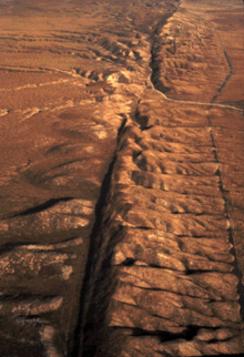 220px-San_Andreas_Fault_Aerial_View.gif