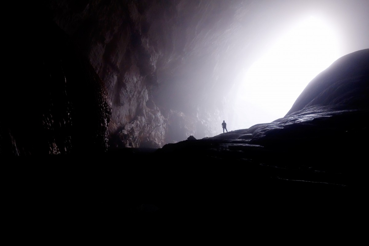 cave_light_person_rocky_silhouette-1367097.jpg